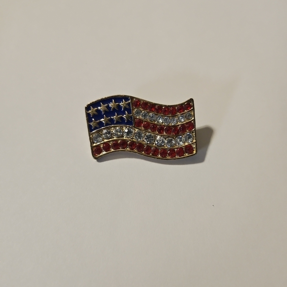 Vintage Rhinestone USA American Flag July 4 Patriotic GoldTone Brooch Pin